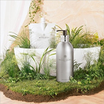 Molton Brown Infinite Bottle Coastal Cypress & Sea Fennel Bath & Shower Gel 400ml